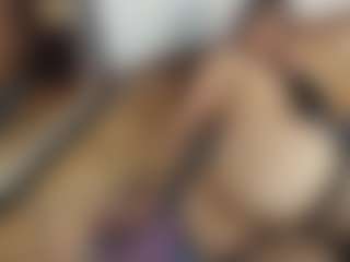 ISABEL MILF webcam performer live streaming