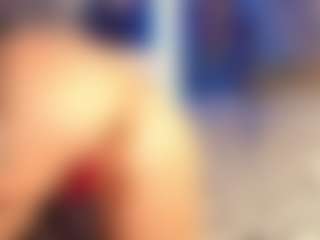 SofiaBlaze MILF webcam performer live streaming