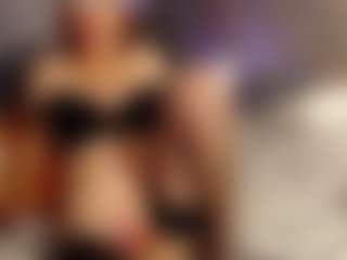 SofiaBlaze MILF webcam performer live streaming