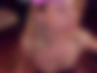 Live cam show with Adabluntaa - Normal on hrnylive.com