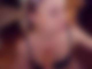 Live cam show with Adabluntaa - Small Ass on Stripli.com