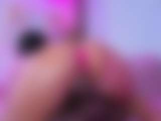 Live cam show with Chlooee - Toys on live18s.com
