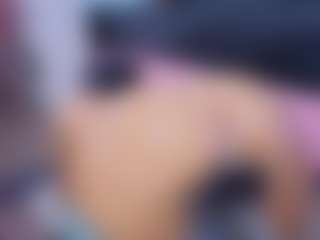 Live cam show with Chlooee - Dildo on CamClone