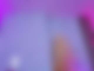Live cam show with Chlooee - Pale on liverealitysex.com