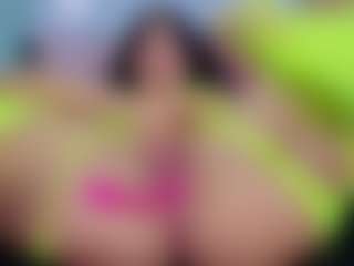 Live cam show with Chlooee - Toys on UwU Esports