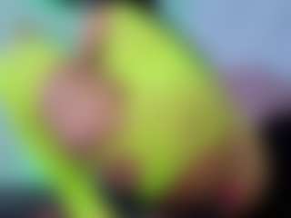 Live cam show with Chlooee - Tease Toys on studioflirtlive.com