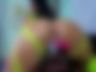 Live cam show with Chlooee - Bedroom on dropp.cam
