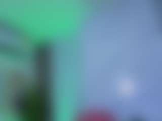 Live cam show with Chlooee - Tease Curvy on LiveSexCams6