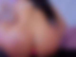 Live cam show with Chlooee - HD Curvy on Camsoda