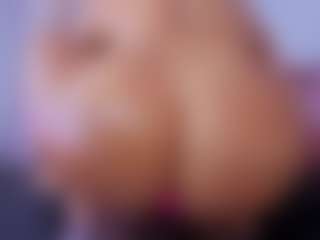 Live cam show with Chlooee - Edge Latina on Camsoda | colombia