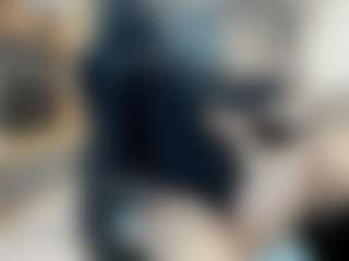 Live cam show with Claire95 - Bedroom on Milfs Live