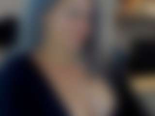 Live cam show with Claire95 - Shaved Pussy MILF on StripNow