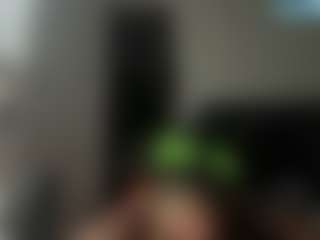 Live cam show with DelightfulDark - Living Room on xDating