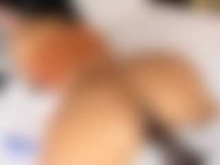 Live cam show with Diana - Shaved Pussy on CamClone
