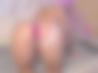 Live cam show with Sarahgrey18 - Strip on Dolls Live