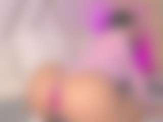 Live cam show with Sarahgrey18 - Drinking on Chatstar
