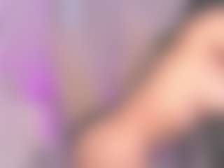 Live cam show with Sarahgrey18 - Sucking on Camsoda