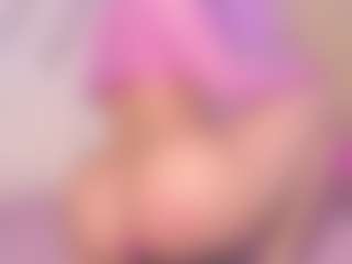Live cam show with Sarahgrey18 - Athletic Spank on Dolls Live
