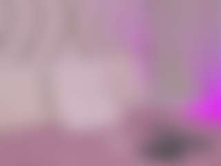 Live cam show with Sarahgrey18 - Athletic on AdultVida.com