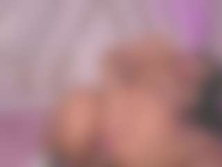 Live cam show with Sarahgrey18 - Sucking on luckytryst.com