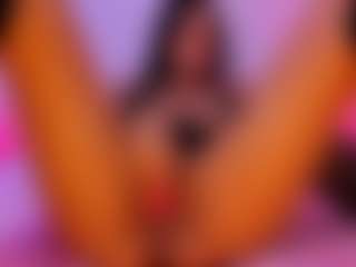 Live cam show with Sarah Reid - Squirt Curvy on studioflirtlive.com