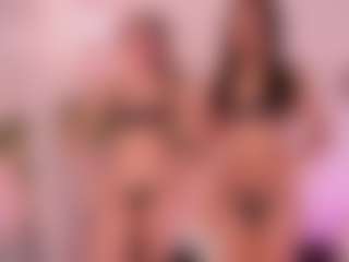 Live cam show with Cloe-World1 - Teen (18+) on Camsoda