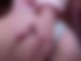 Live cam show with Camiiowo - Horny on chickslive.net