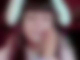 Live cam show with Camiiowo - Nipple Piercings on 1on1-livenow