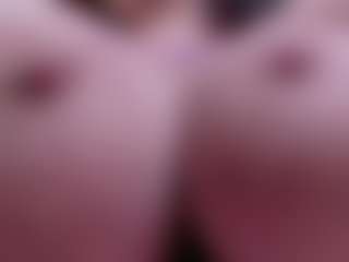 Live cam show with Camiiowo - Brown Hair on xDating