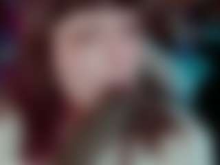 Live cam show with Camiiowo - Petite on livesuperchat.net