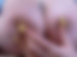 Live cam show with Camiiowo - Body Massage on nudelive.tv