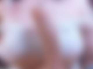 Live cam show with Camiiowo - Oil on Camsoda