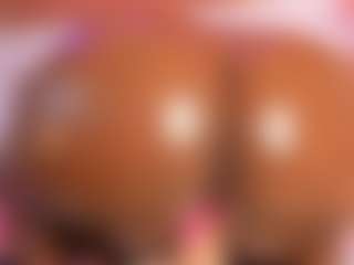 Live cam show with MiaaXXX - Public on eurowanks.com