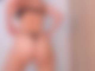 Evaa's Live Sex Cam Show