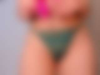 Live cam show with Evaa - Bedroom on Fling VIP Chat
