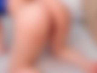 Live cam show with Evaa - Oil on Camsoda
