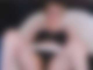 Live cam show with LissaRoss - Living Room on Fapmatic.com
