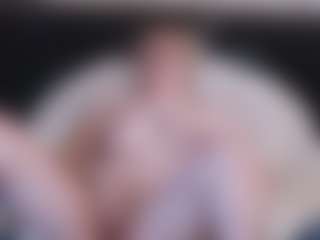 Live cam show with LissaRoss - Thong on Dare Cams