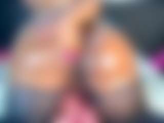 Roundassbaby's Live Sex Cam Show