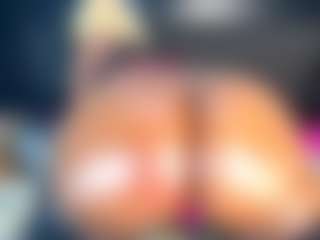 Roundassbaby's Live Sex Cam Show