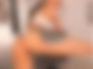 Live cam show with LiluDallass - Moaning on Camsoda