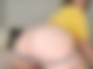 Live cam show with Juli Monroe - Petite MILF on madthumbs