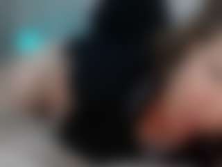 Live cam show with Juli Monroe - Curvy MILF on live.xheat.ai