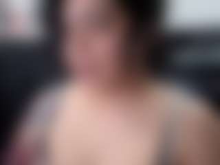 Live cam show with Kimmiakiss - Thong on StripNow