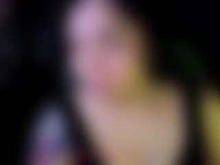 Live cam show with Kimmiakiss - Threesome on SquirtSoMuch