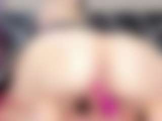 Live cam show with Katalina Parker - Fingering on Camsoda