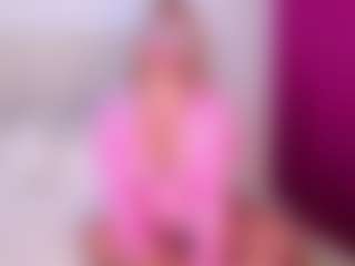 Live cam show with Alice - Striptease on Camsoda