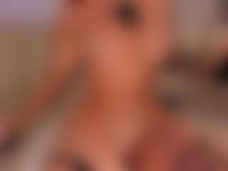 Live cam show with Madeline Fox - Flashing on livesuperchat.net