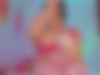 Live cam show with Oliviaa - Teen (18+) on Camsoda