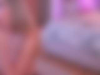Joannee MILF webcam performer live streaming